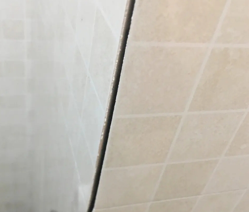 海南瓷砖空鼓维修公司分享阳台瓷砖脱落的修复过程可以分为以下几个步骤