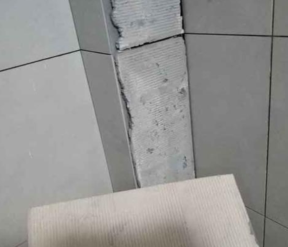 海南瓷砖空鼓维修公司分享下厨房瓷砖脱落的补救措施。